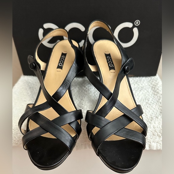 Ecco Calvi Strappy Sandal - Picture 2 of 4